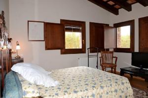 Ένα ή περισσότερα κρεβάτια σε δωμάτιο στο Can Coll Peratallada +13 φωτογραφίες