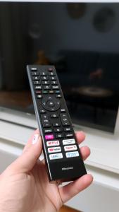 Televízia a/alebo spoločenská miestnosť v ubytovaní Morskie Boho Gdynia Rental