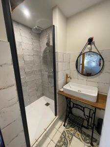 Et badeværelse på Le Val Éveillé 4 étoiles - maison de maître de 1773