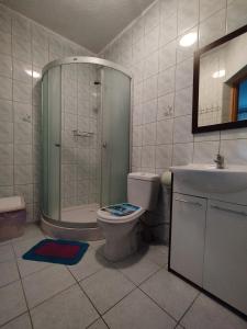 A bathroom at DOM WCZASOWY 250m OD MORZA