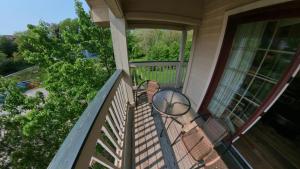 Ein Balkon oder eine Terrasse in der Unterkunft Grand Wood Suites