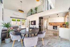 a kitchen and living room with a table and chairs at Villa Celeste in Supetar