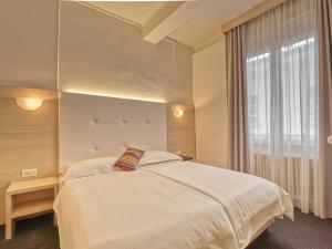 @ Home Hotel Locarno客房内的一张或多张床位