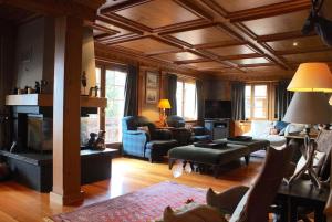 a living room filled with furniture and a fireplace at Chalet à Crans-Montana 17 personnes in Crans-Montana