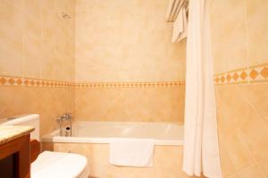 Kylpyhuone majoituspaikassa Tirontillana