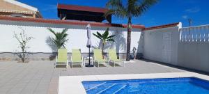 Bazén v ubytovaní PMT 27 - Villa Chaparral-Torrevieja with view - Huge Privat Pool alebo v jeho blízkosti
