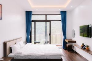 a bedroom with a bed and a large window at Family House Nội Bài Airport Hotel & Villa in Ninh Môn