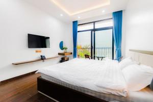 a bedroom with a large bed and a large window at Family House Nội Bài Airport Hotel & Villa in Ninh Môn