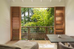 Le Barthélemy Hotel & Spa的阳台或露台