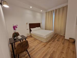 Postel nebo postele na pokoji v ubytování Cuma Suites