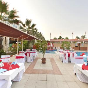 Bazén v ubytování Lims Bona Dea Beach Hotel nebo v jeho okolí
