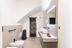 Koupelna v ubytování Lior Apartment + 37 fotografií
