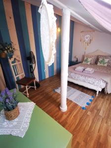 Ein Bett oder Betten in einem Zimmer der Unterkunft Charming Portuguese style apartment, for rent "Vida à Portuguesa", "Amêndoa or Limão" Alojamento Local