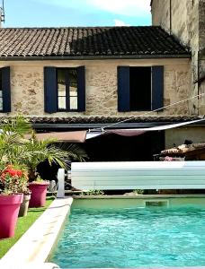 Bazén v ubytování La Maison du Bourg proche St Emilion nebo v jeho okolí