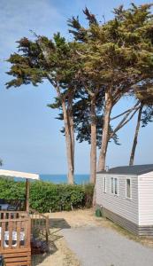 a small house with trees in front of the ocean at Vue Mer in Quiberon