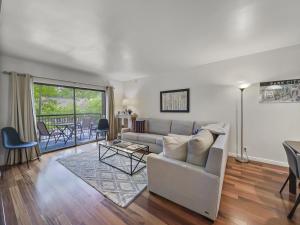 Istumisnurk majutusasutuses 129 Park Station Escape! Cozy Condo with Pool & Hot Tub! Walking Distance to Main Street & Town Lift! condo