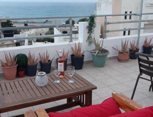 A balcony or terrace at Comfy Apartment near the Sea