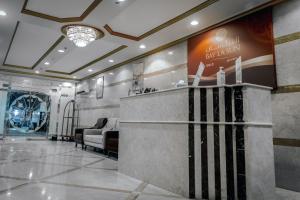 a hair salon with a reception desk in a lobby at البيلسان الذهبي 1 in Jeddah