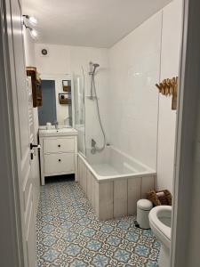 Ένα μπάνιο στο Bel appartement 8 personnes à Saint Chaffrey +15 φωτογραφίες