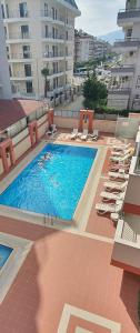 Bazén v ubytovaní Large sunny apartment with swimming pool, 300 meters from the sea alebo v jeho blízkosti
