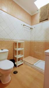 a bathroom with a toilet and a shower at Precioso Bungalow 12 by CASAS COCODRILO in Playa del Ingles