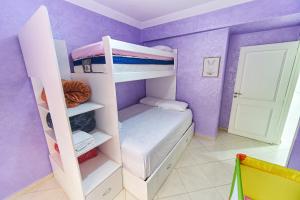 a bedroom with purple walls and bunk beds at Apartment for rent with 2 bedrooms in Tangier