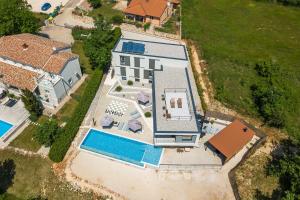an overhead view of a house with a swimming pool at Complex Barbara in Vižinada