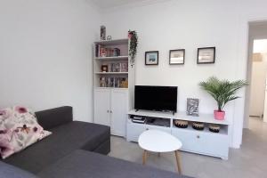 Televízia a/alebo spoločenská miestnosť v ubytovaní Dreams - Sueños - Tranquilo con Patio - VUT-PO-006855