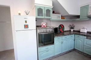 Kuchnia lub aneks kuchenny w obiekcie Dreams - Sueños - Tranquilo con Patio - VUT-PO-006855