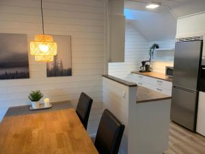 Η κουζίνα ή μικρή κουζίνα στο Vitteludd seaside apartments Houtskär