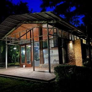 een bakstenen gebouw met luifel ervoor bij Olosiva Oasis in Arusha