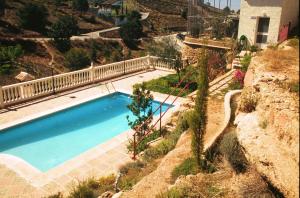 an overhead view of a swimming pool in a yard at Apartamentos Turísticos Cumbres Verdes in La Zubia