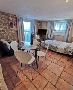 a living room with a bed and a table and chairs at Le Havre de Paix in Boudevilliers