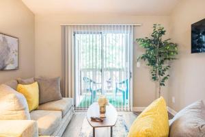 Et opholdsområde på Lovely One Bedroom Apartment, Midtown Atlanta