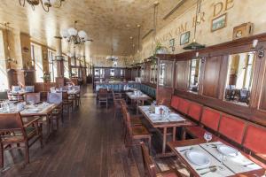 Danubius Hotel Raba餐厅或其他用餐的地方
