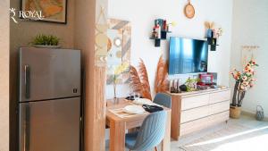 Kuchyň nebo kuchyňský kout v ubytování Yas Island Retreat Boho Chic Studio Apartment with Pool