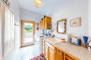 Gallery image of JS Beach House in Lincoln City +12 photos