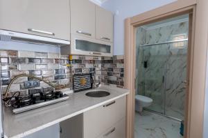 a bathroom with a sink and a shower and a toilet at Flora Trabzon Apart in Pelitli +40 photos