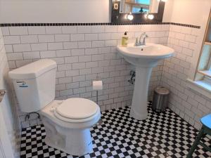 Ванная комната в Susquehanna River Front luxury home