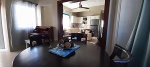Atlantic Breeze Apartments, Canouan Island的厨房或小厨房