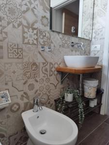 Koupelna v ubytování b&b Casa Balai 72 a 100 mt dal mare