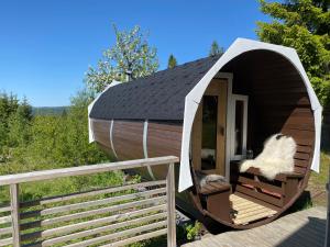 Foto dalla galleria di Glamping Tent with amazing view in the forest a Torsby