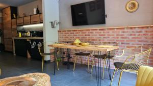 Kuchyňa alebo kuchynka v ubytovaní Apartament SPOKOLOKO Wiślańska Złoty B1