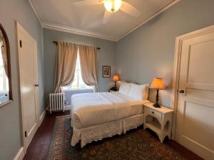 a bedroom with a bed and a window at Berkeley City Club Hotel in Berkeley