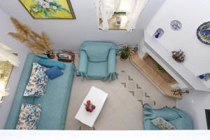 an overhead view of a living room with chairs and a table at Villa Potami in Agnontas