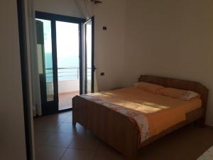 A bed or beds in a room at Vlora apartments