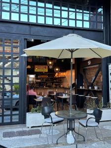 Restaurace v ubytování Apartamento loft medellin by Casa Lucca