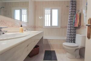 Zdjęcie z galerii obiektu Amazing Villa with private pool and panoramic views w mieście Nerja