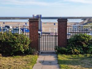 Foto sihtkohas Port Talbot asuva majutusasutuse Beach View Couples Retreat Aberavon Beach Direct Seafront panoramic Sea Views large driveway parking galeriist