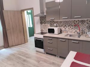 Kuchyňa alebo kuchynka v ubytovaní Casina di Tea Budapest